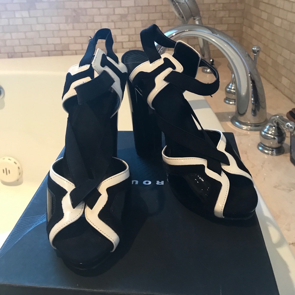 Ladies size 7M stacked heel, peep toe shoes