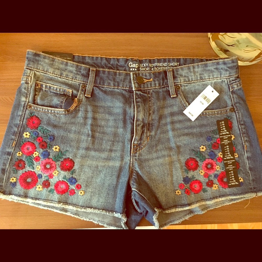 NWT GAP sexy boyfriend short