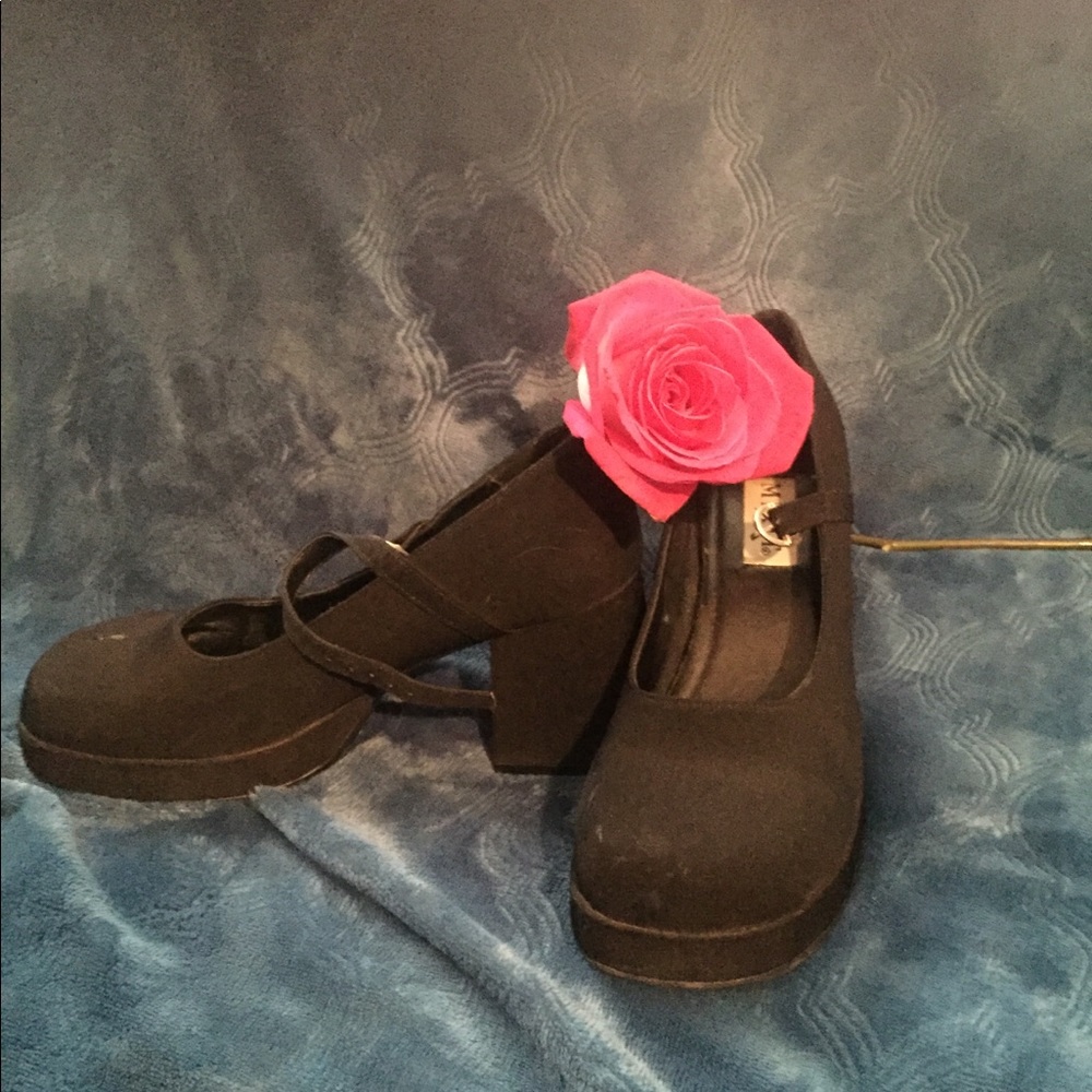 Black shoes