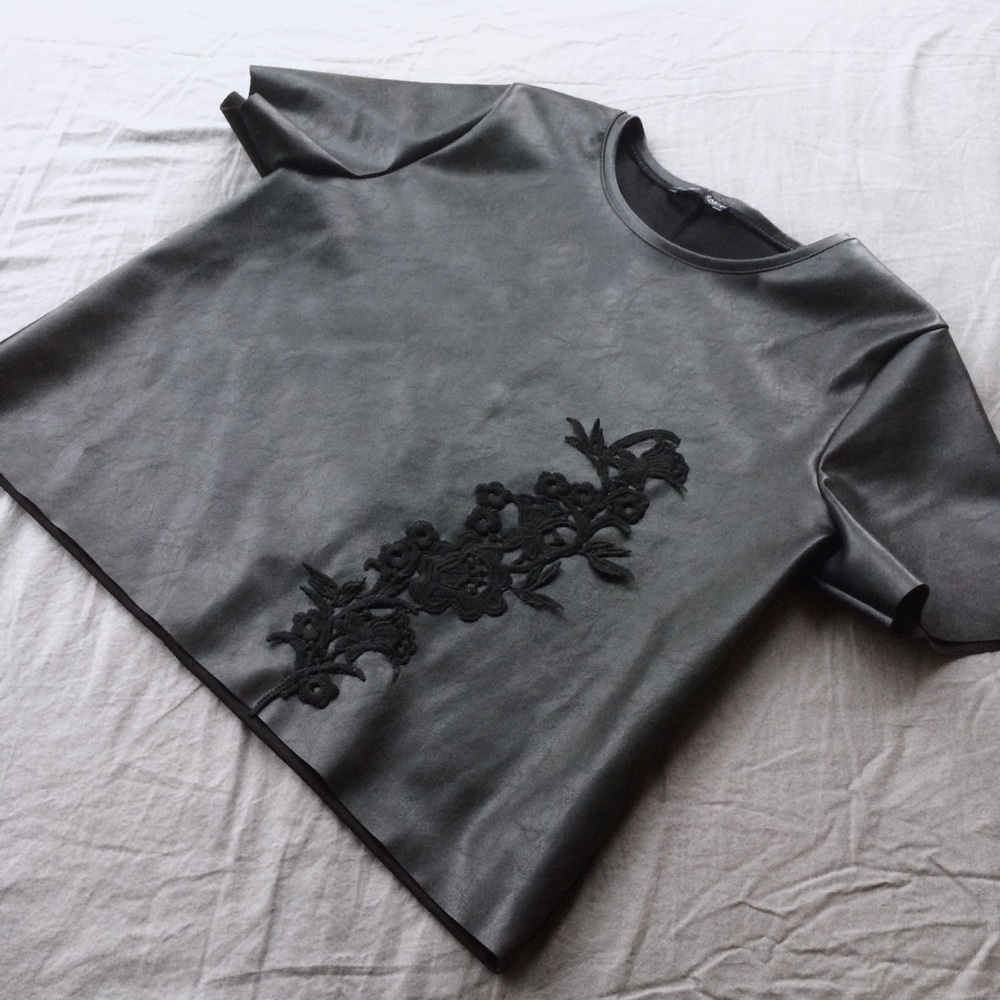 Zara leather crop top aplique size M