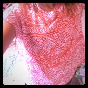 An Aeropostale slightly cropped zentange shirt