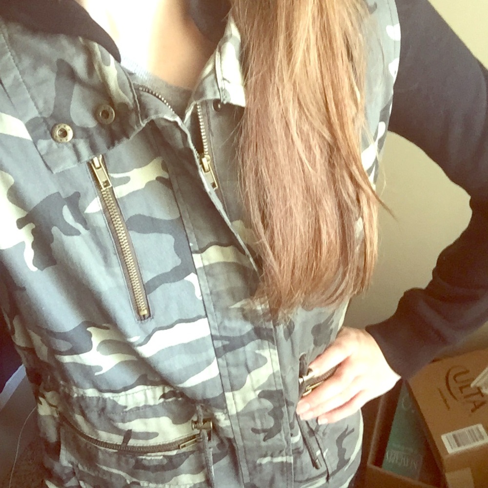 Camo print and sweatshirt material full zip jacket