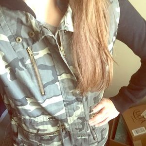 Camo print and sweatshirt material full zip jacket