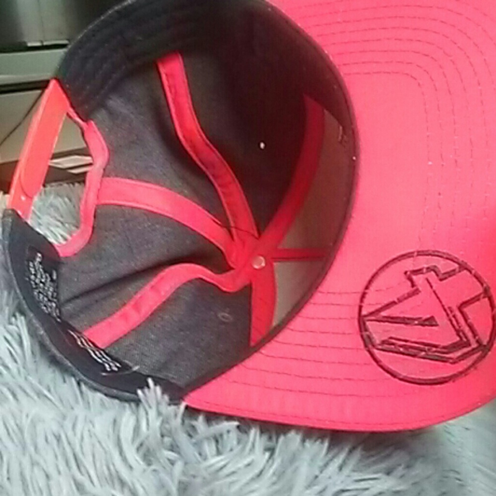 Snapback - Picture 3 of 8
