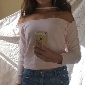 Off the shoulder raw cut choker long sleeve top