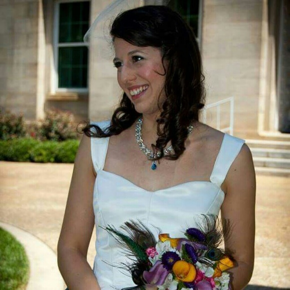 Meet your Posher, Elizabeth - Picture 5 of 5