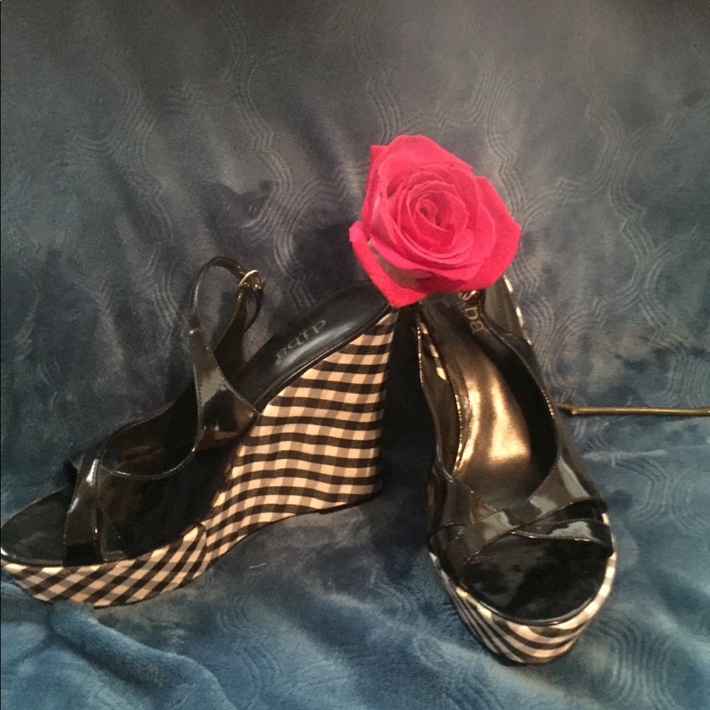 Black wedge strapped shoes