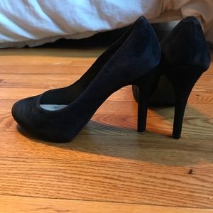 Jessica Simpson black suede pumps