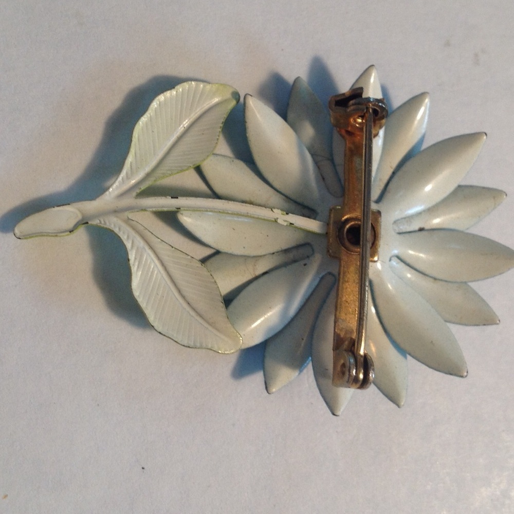Vintage blue enamel sunflower daisy pin - Picture 2 of 2