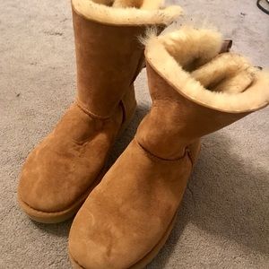 Like New Bailey Bow Ugg Boots