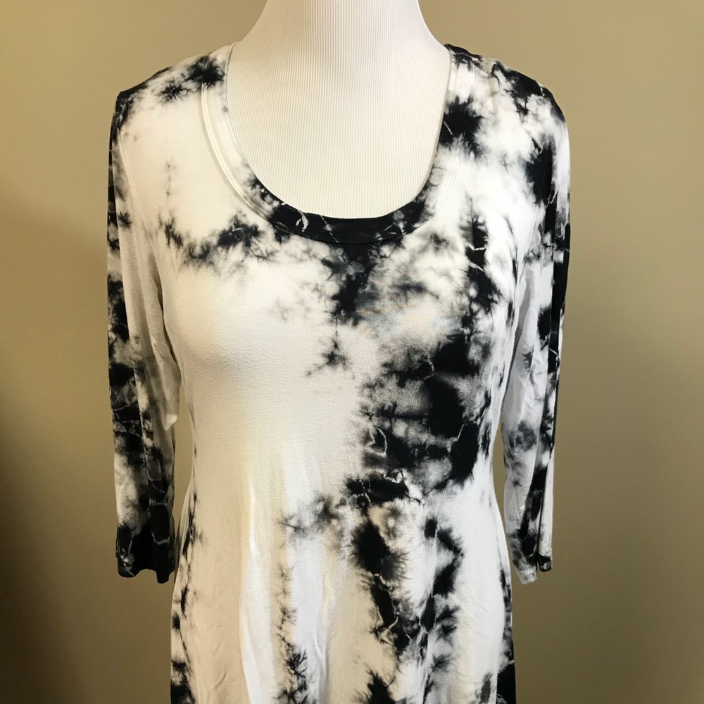 Karen Kane asymmetric shirt black and white