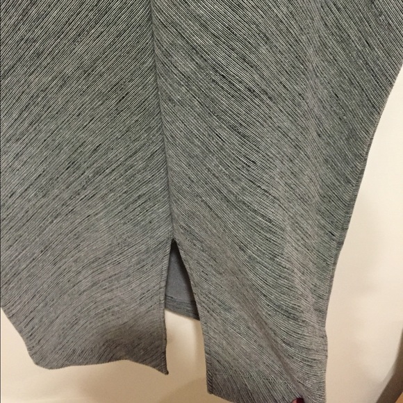 Zara Bodycon Midi Skirt - Picture 2 of 4