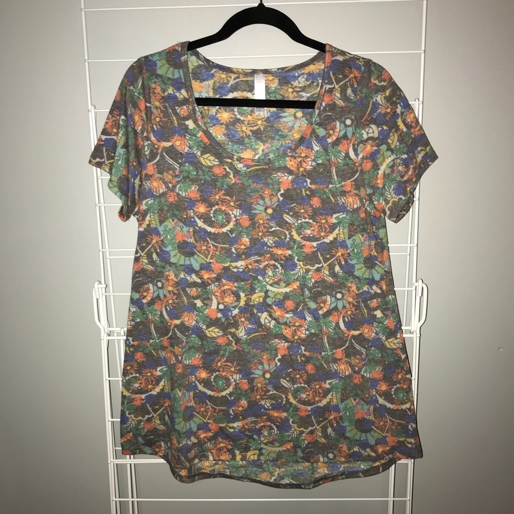 Lularoe large Classic Tee