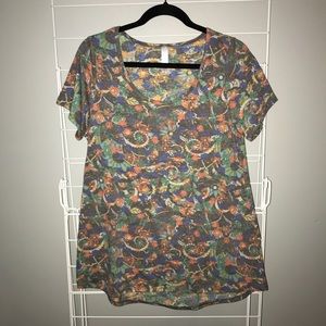 Lularoe large Classic Tee