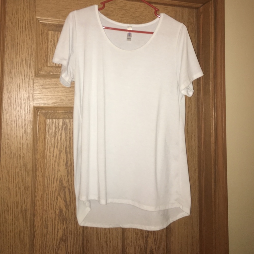Lularoe Classic Tee.