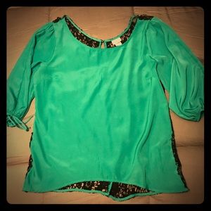 Women's Buckle Shirt