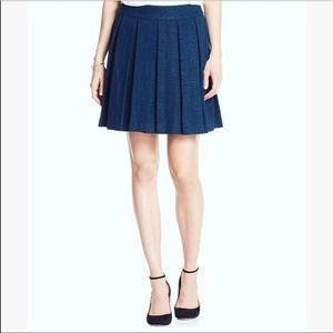 ‼️$10 SALE‼️ 🎉HP 🎉 Blue Pleated BRFS Skirt