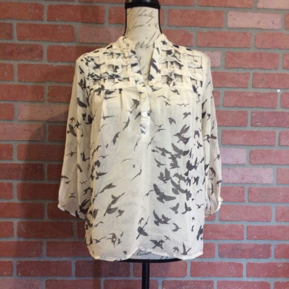 Bird patterned top with cute neckline