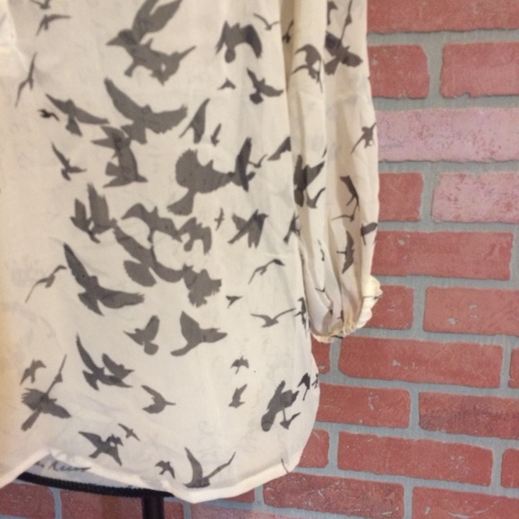 Bird patterned top with cute neckline - Picture 4 of 6