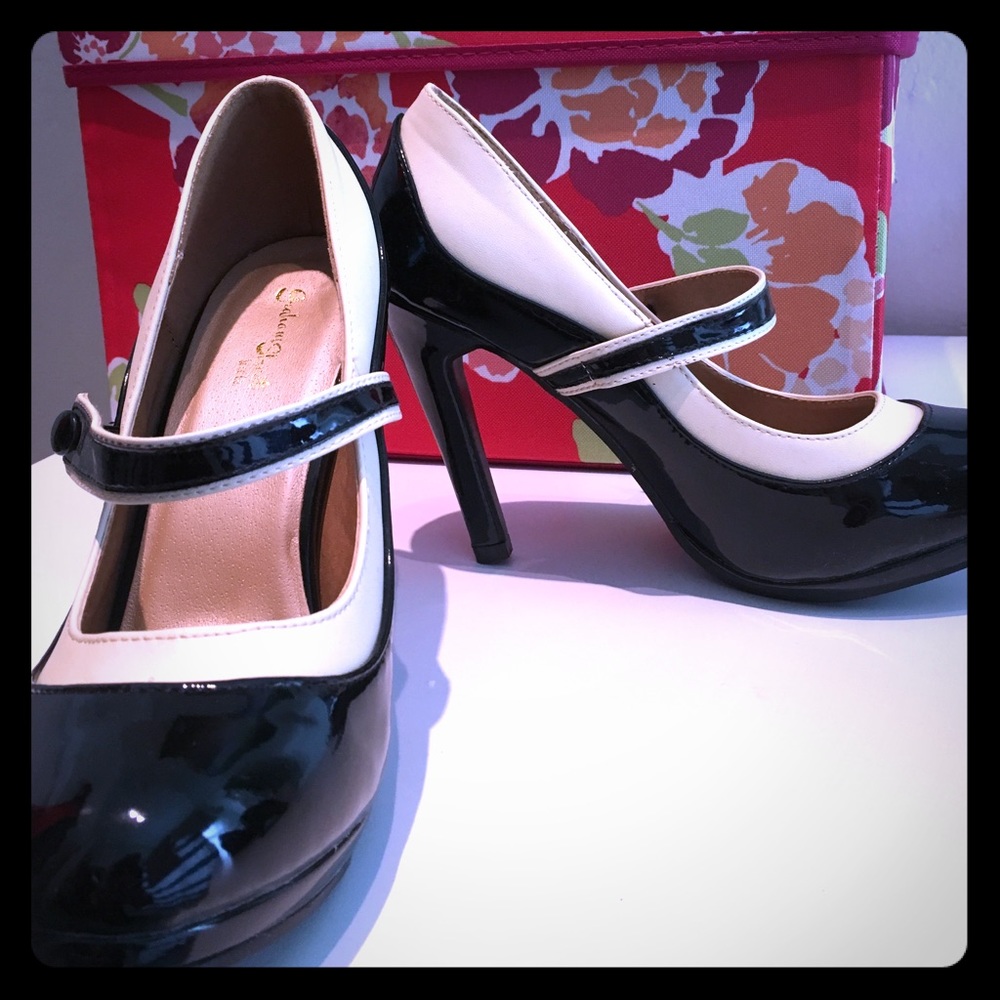 Adorable heels!