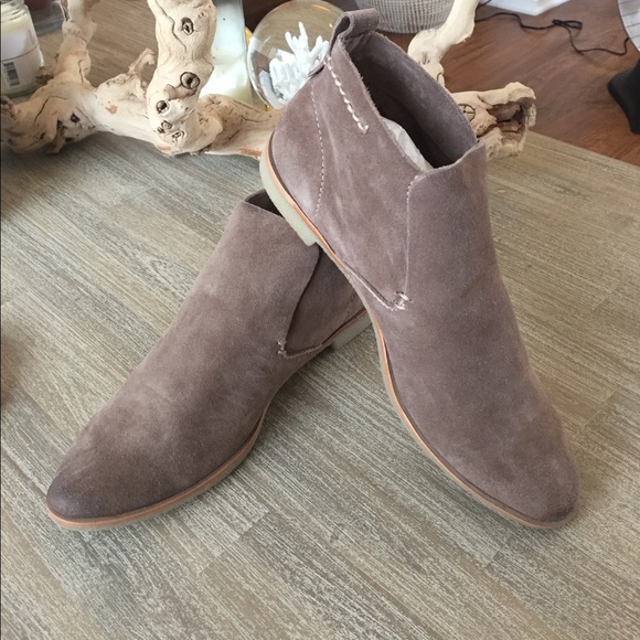 Dolce Vita Shoes - Brand New Dolce Vita Colt Dark Taupe Suede 7.5