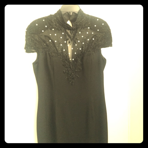 Classy Formal Floor Length Beaded Cap Sleeve Column Style Formalwear Gown - Picture 1 of 8