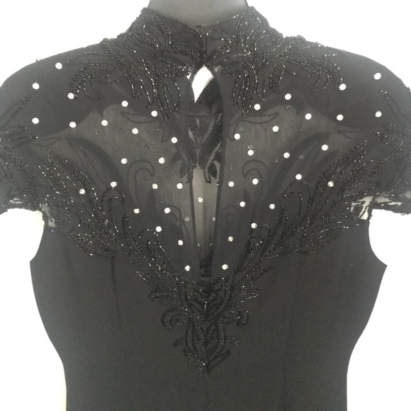 Classy Formal Floor Length Beaded Cap Sleeve Column Style Formalwear Gown - Picture 4 of 8