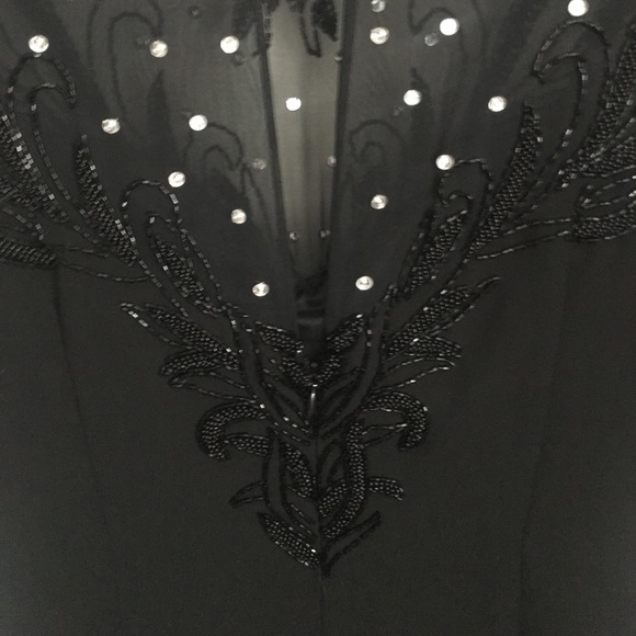 Classy Formal Floor Length Beaded Cap Sleeve Column Style Formalwear Gown - Picture 5 of 8