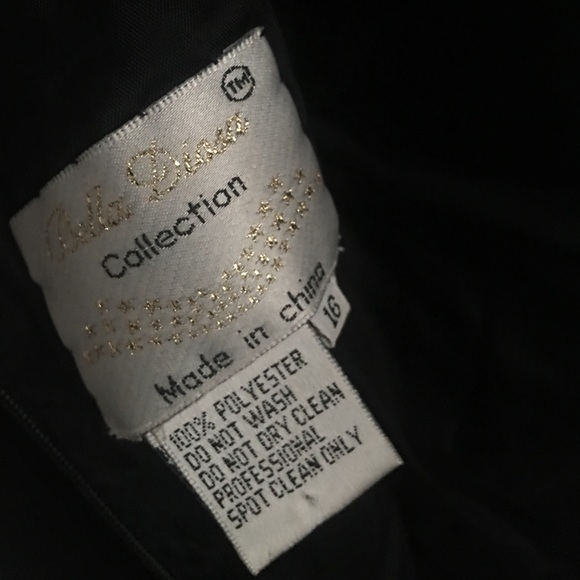 Classy Formal Floor Length Beaded Cap Sleeve Column Style Formalwear Gown - Picture 7 of 8