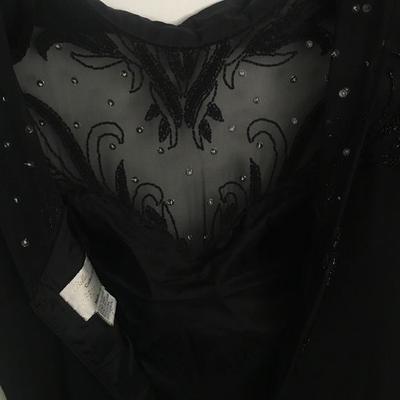 Classy Formal Floor Length Beaded Cap Sleeve Column Style Formalwear Gown - Picture 8 of 8