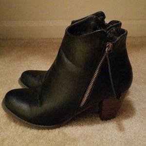 Shoe Dazzle Black Booties
