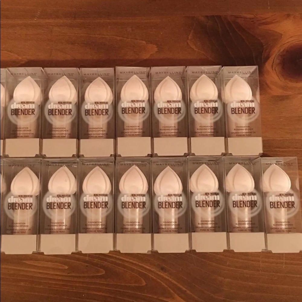 15 Maybelline Dream Blender Sponge