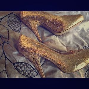 DONATING SOON! Gold sparkly platform heels