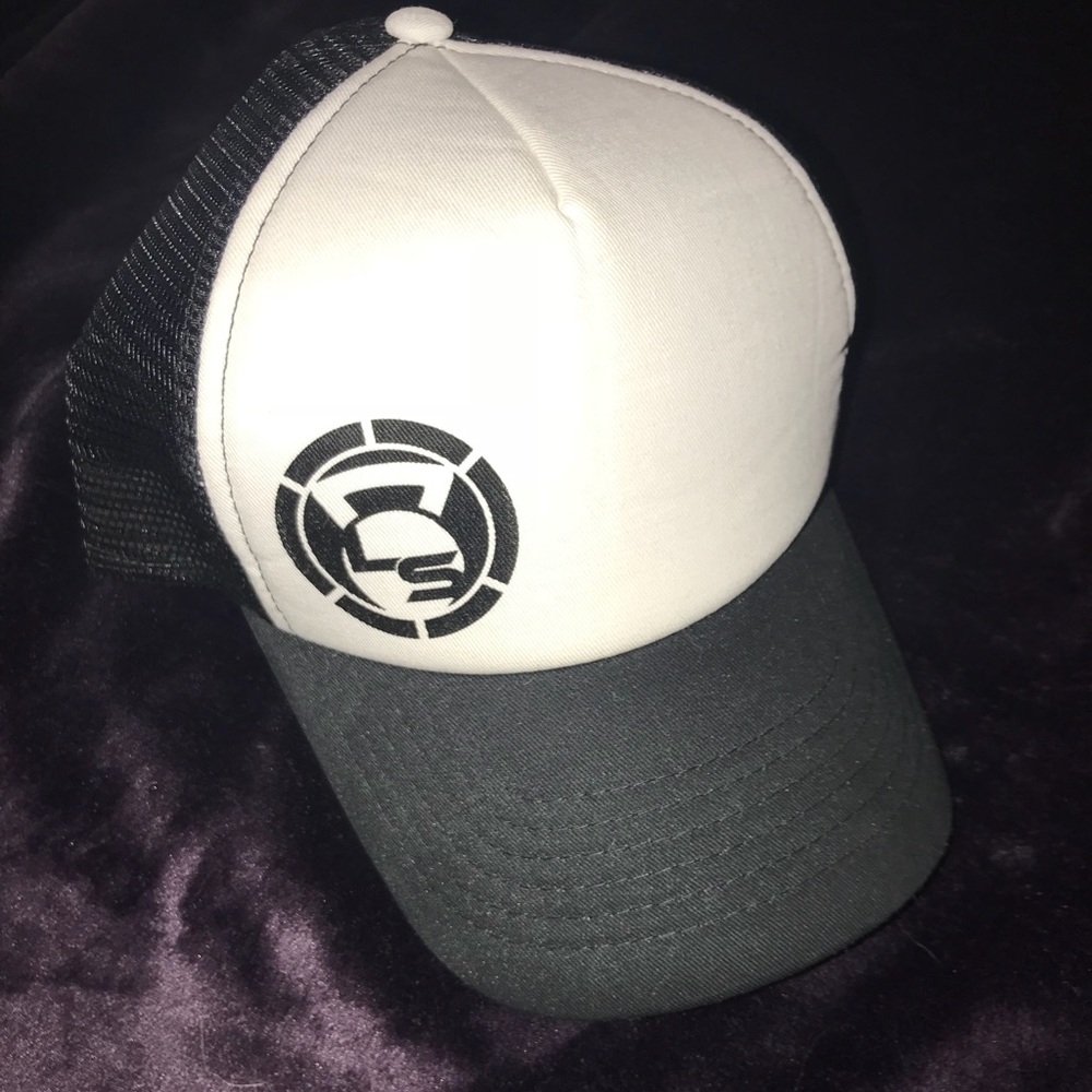 Livesore hat