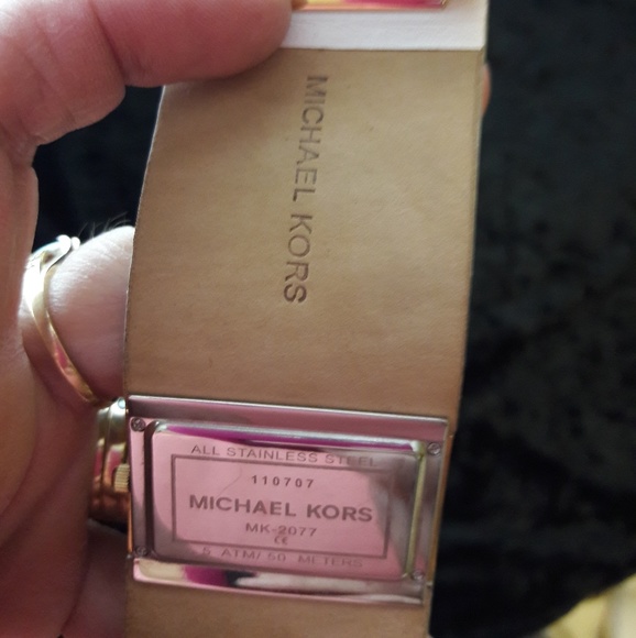 Authentic Michael Kors Watch - Picture 5 of 6