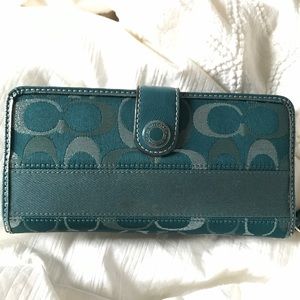 Hardly used COACH wallet!