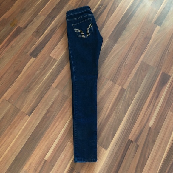 Dark wash hollister Skinny Jeans - Picture 1 of 3