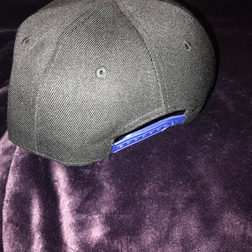 Galaxy Snapback - Picture 2 of 2