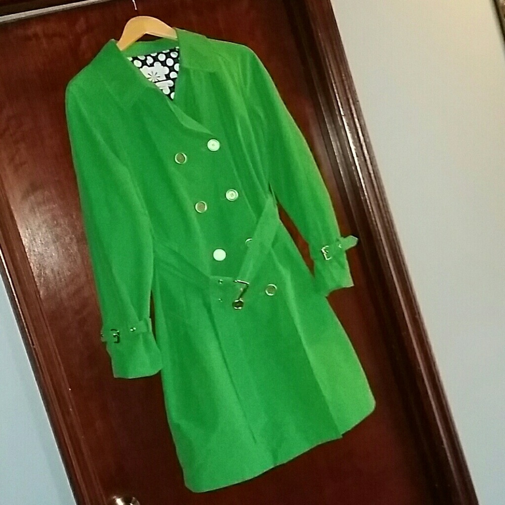 Trench Coat that is water repellent.Sz M