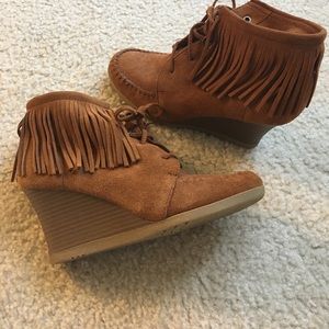 Minnitonka wedge booties
