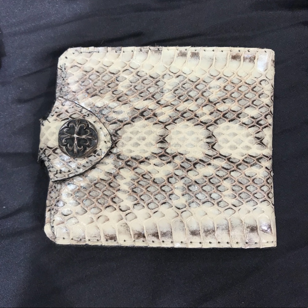 Men’s Wallet in Exotic Leather w Silver Button