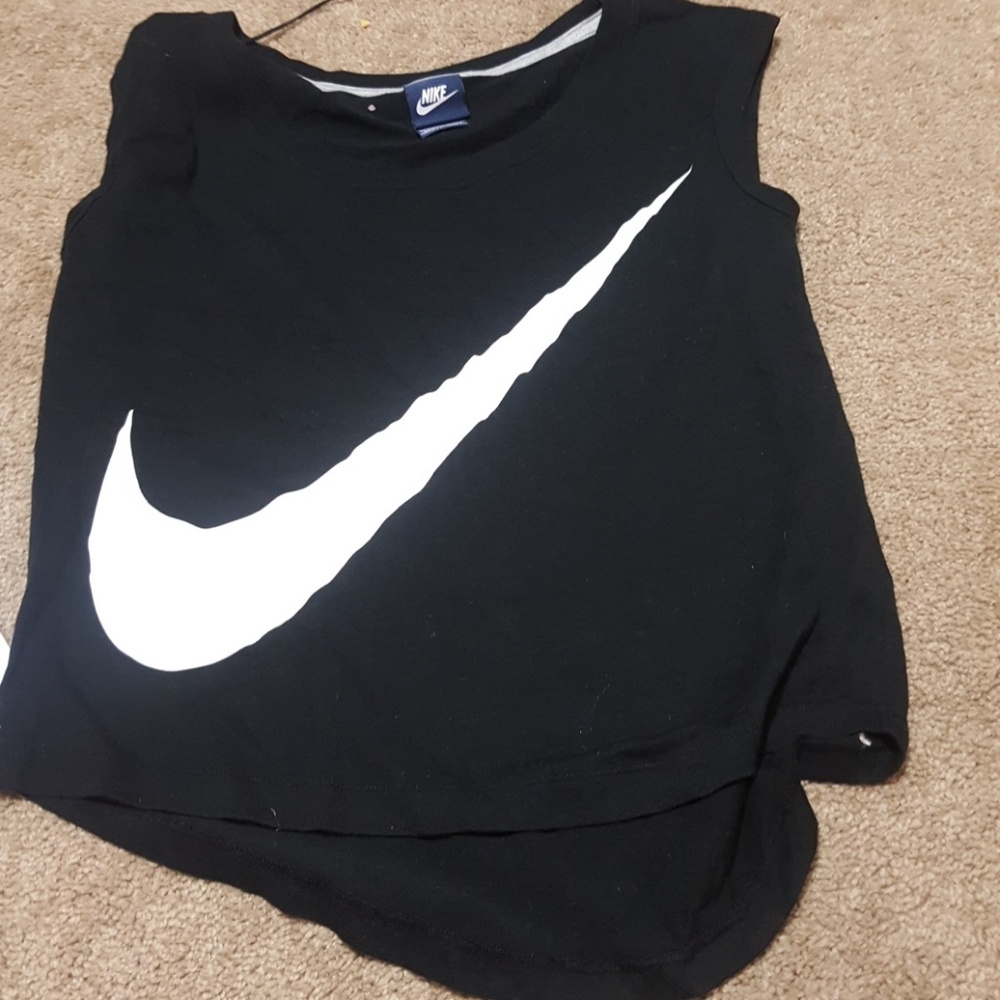 black nike work-out shirt
