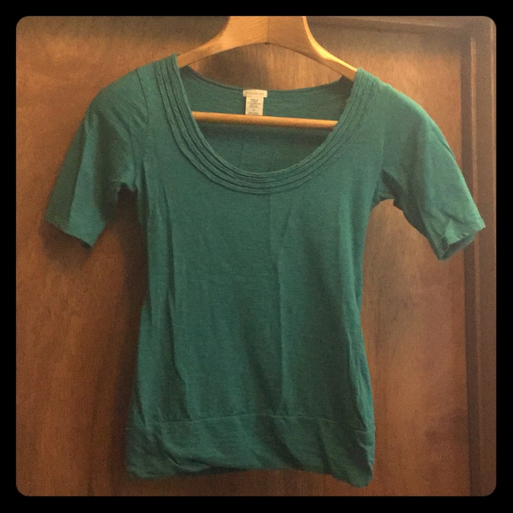 Cute teal green top