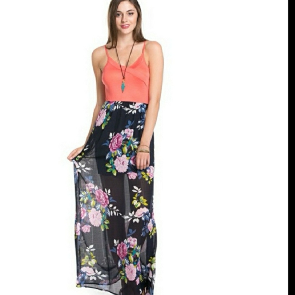 🎊 HP Best in Dresses 🎊 Chiffon Floral Maxi Dress