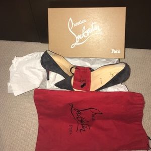 Christian Louboutin Apostrophy Pump in size Euro38