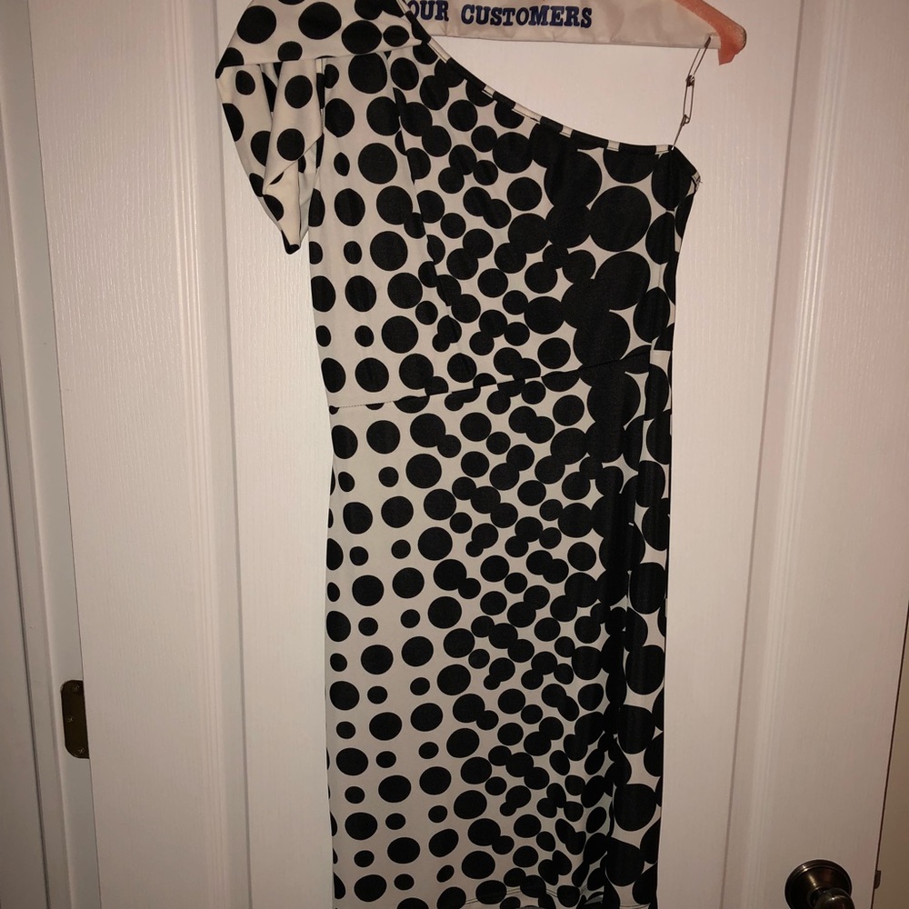 Beautiful dress, looks super cute on