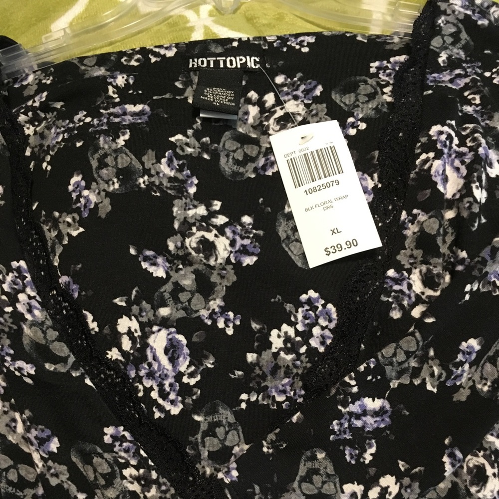 BNWT Hot Topic lace and skulls dress