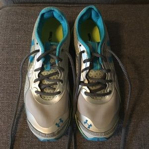 Under Armour 4D foam tennis shoes