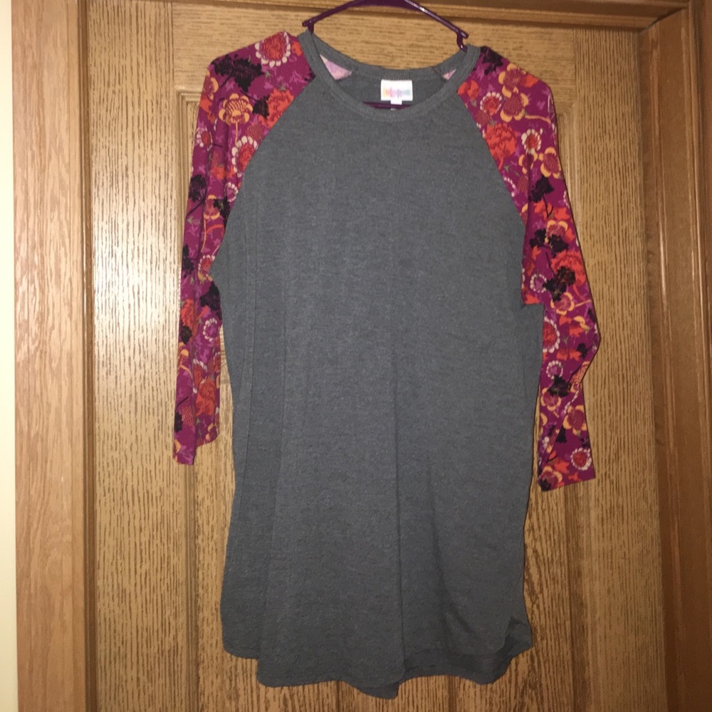 Lularoe Randy Tee.