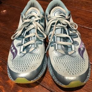 Like NEW! Saucing Everun running shoes